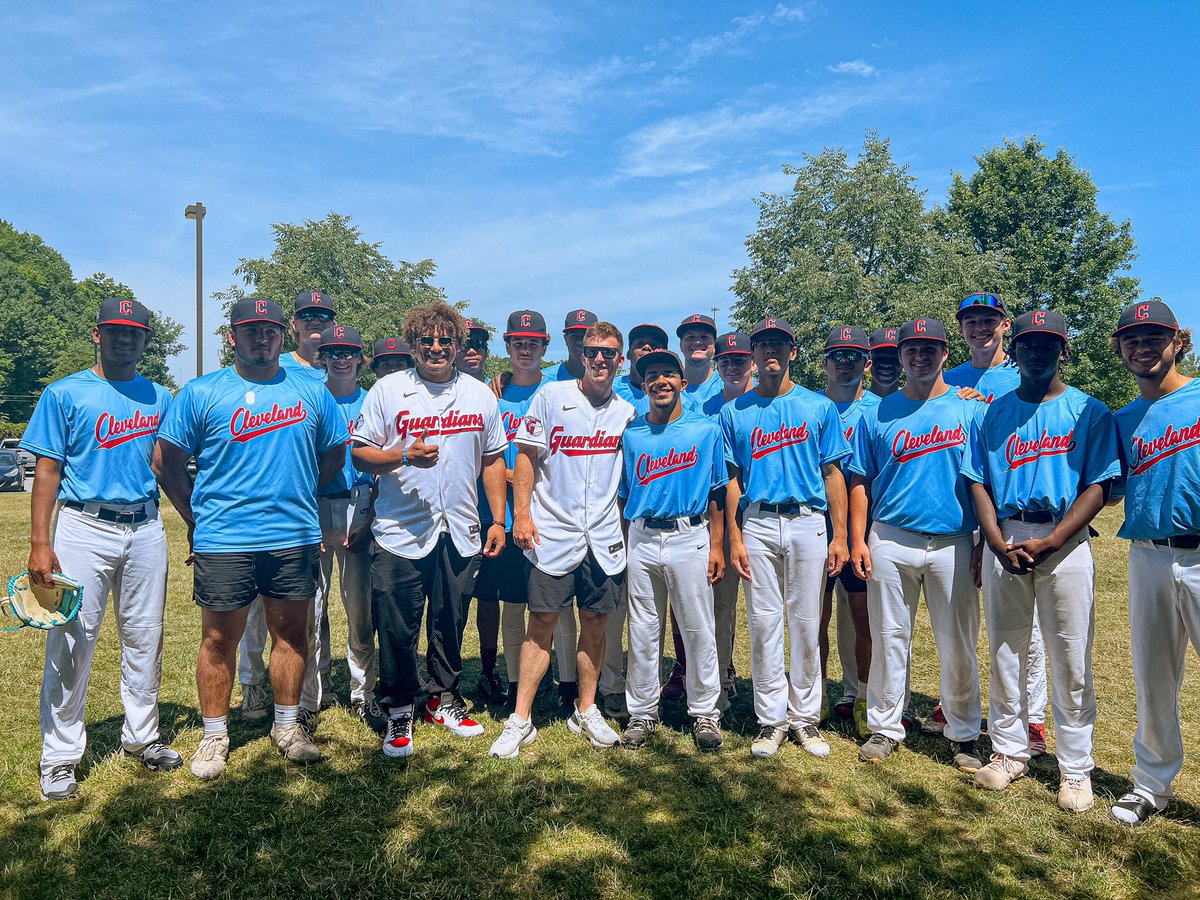CLEInspires's tweet photo. Thank you @myles_straw and @JoshNaylor44 for joining our JR and SR RBI teams as we #CountdowntoRegionals. 🙏 Today’s first and third base coaches were a great surprise for the fellas as they learned a lot from our @CleGuardians players before they head to Chicago. https://t.co/UOCUQIqPSU