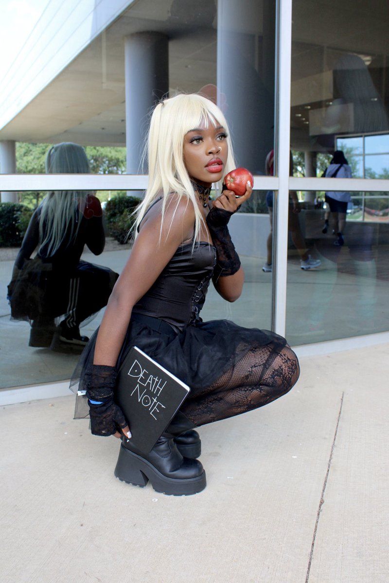 sesshomarude's tweet photo. WHERES LIGHT!??? #misaamane #deathnote #DreamCon https://t.co/dck7HI3KHx