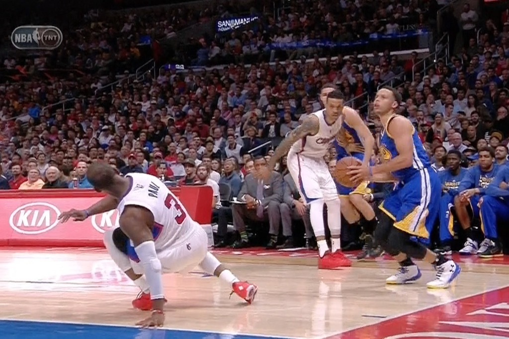 NBAMemes's tweet photo. Never forget when Curry did this to CP3💀 https://t.co/Vfy3UiaWPW
