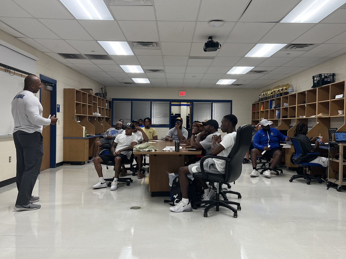 This is the first ever Corsicana Youth Football Clinic! The fellowship and football is tremendous and we look forward to continuing our relationship to help our future and the community of Corsicana. #EverythingMatters #TigerFam <a href="/CorsicanaFB/">Corsicana Football</a> <a href="/CorsicanaISD/">Corsicana ISD</a> <a href="/CorsicanaHigh/">CorsicanaHighSchool</a>