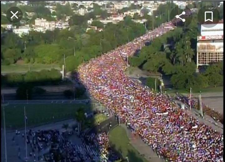 Los odiadores y el imperio que les paga, desesperados y frustrados, intentan nuevas provocaciones.
Cuando se considere necesario, el pueblo tomará las calles nuevamente como el 1ro. de mayo en respaldo a su Revolución.
¡Que nadie se confunda!
#CubaEsAmor 
#CubaPorLaPaz