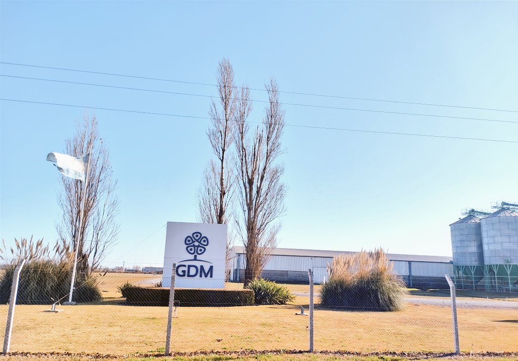 FabricioGatti's tweet photo. Esta semana visité en Chacabuco, Pcia. de Bs. As. a la gente de @DONMARIOoficial.
Acompañamos con las soluciones del portfolio de @SummitAgroAr la producción de semillas!! #Sinergismo #FierceRM #SeguimosAdelante https://t.co/GkYD3xnnHx
