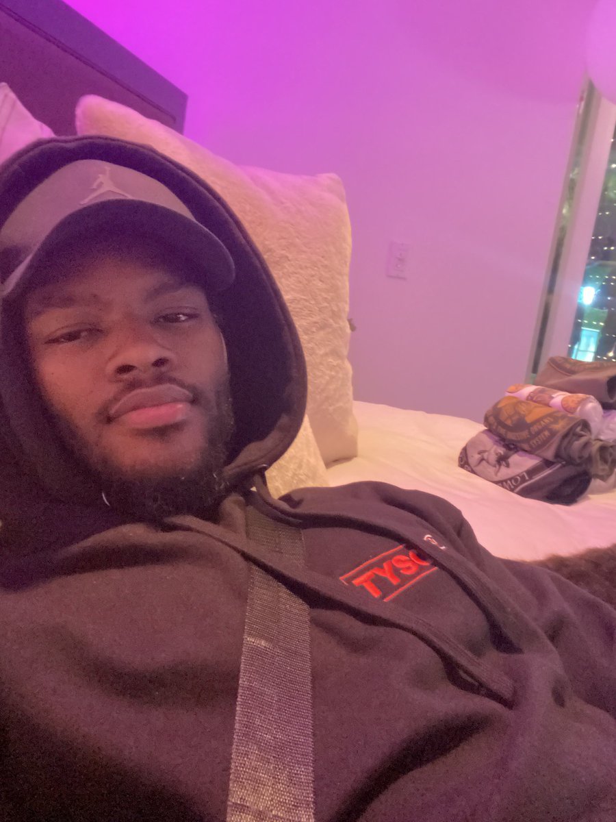 Pockettenten's tweet photo. Laying low prayers high https://t.co/mAxCEVhPBO