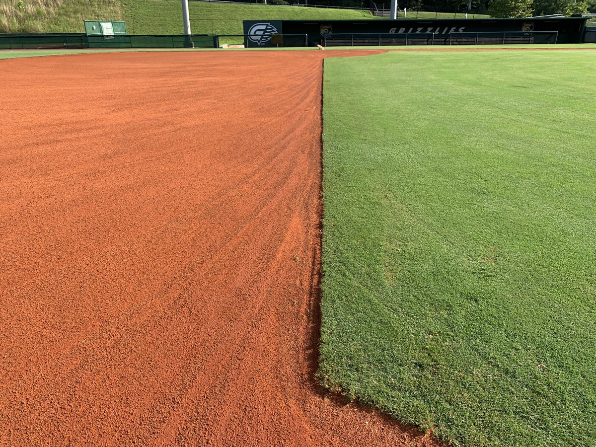 Edge Day is the best day for every baseball guy worth his salt! 

Nothing better than clean edges. Nothing. Makes a statement…
