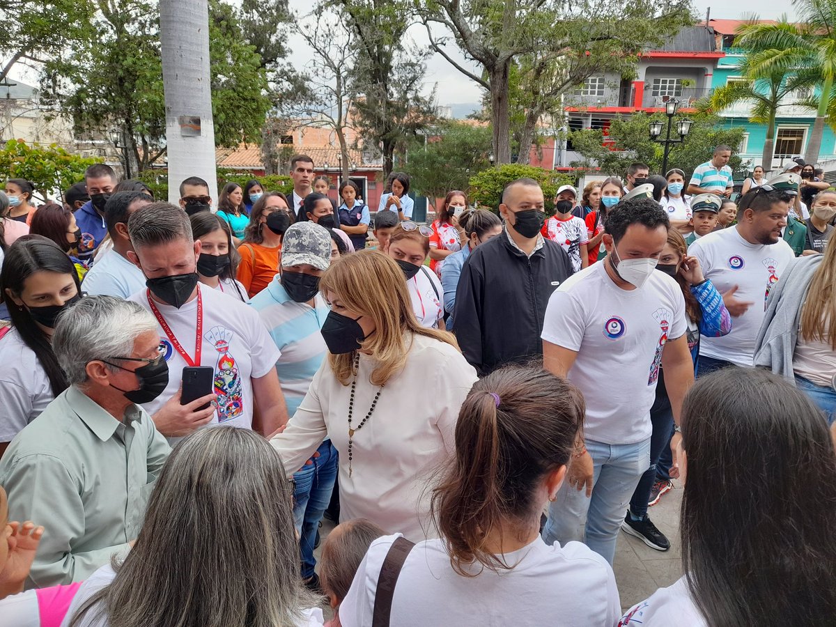 Visita de Nuestra Ministra de Educación Yelitze Santaella a nuestra tierra hermosa La Grita para acompañar a Nuestro Santo Cristo Milagro en compañía de la jefa de Zona Educativa Táchira  Berzabeth Gandica 😇
<a href="/_LaAvanzadora/">Yelitze Santaella</a> 
<a href="/Berzabethg1/">Berzabethgandicaoficial</a> 
<a href="/DGSEMPPE/">DIRECCIÓN GENERAL DE SUPERVISIÓN MPPE</a> 
@MPPEDUCACION