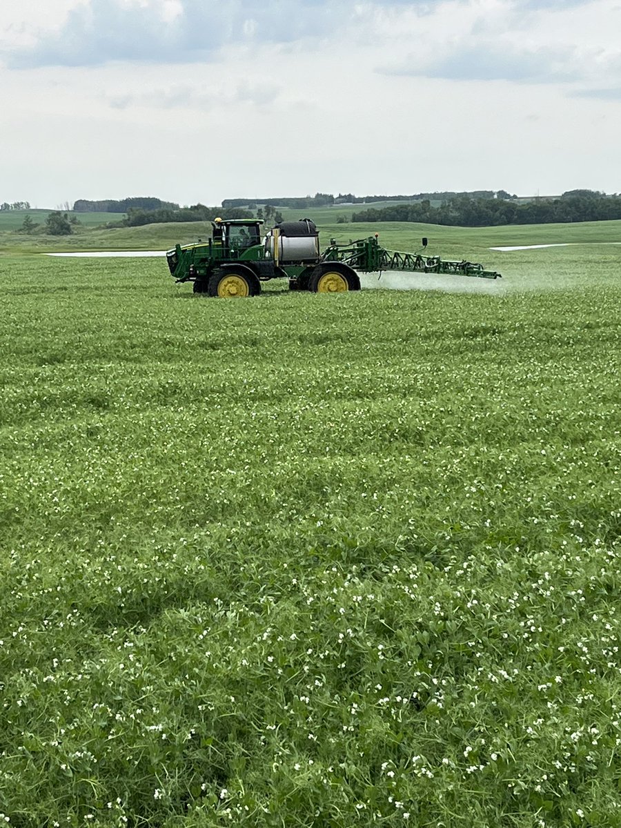 Fungicide seasons over for another year! #unrealcrop John Deere 4045R! <a href="/randygilchrist1/">Randy Gilchrist</a> <a href="/R_Gilly_18/">Ryan Gilchrist</a> m