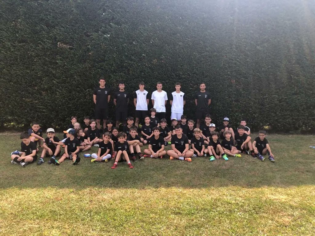 CDLealtad's tweet photo. Finaliza la primera semana de nuestro campus de verano en el que los más peques han disfrutado de fútbol, juegos, piscina y la visita de nuestro capitán Miguel Obaya.

#CampusLeal🌞⚽ #CDLealtad https://t.co/D2tlhwyDmQ
