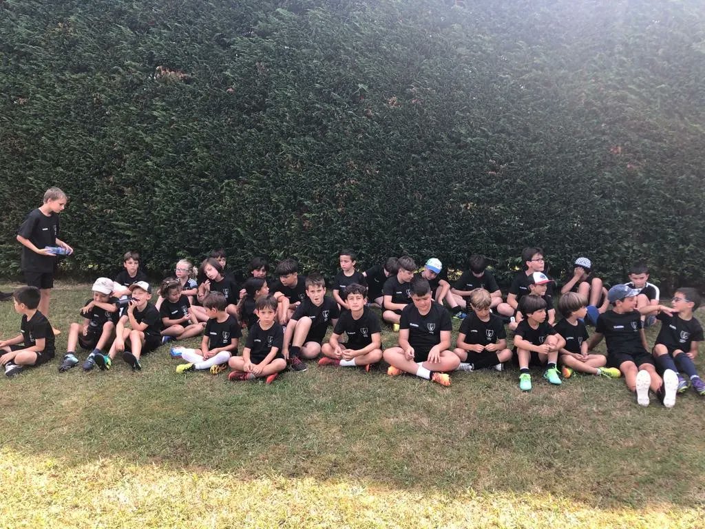 CDLealtad's tweet photo. Finaliza la primera semana de nuestro campus de verano en el que los más peques han disfrutado de fútbol, juegos, piscina y la visita de nuestro capitán Miguel Obaya.

#CampusLeal🌞⚽ #CDLealtad https://t.co/D2tlhwyDmQ