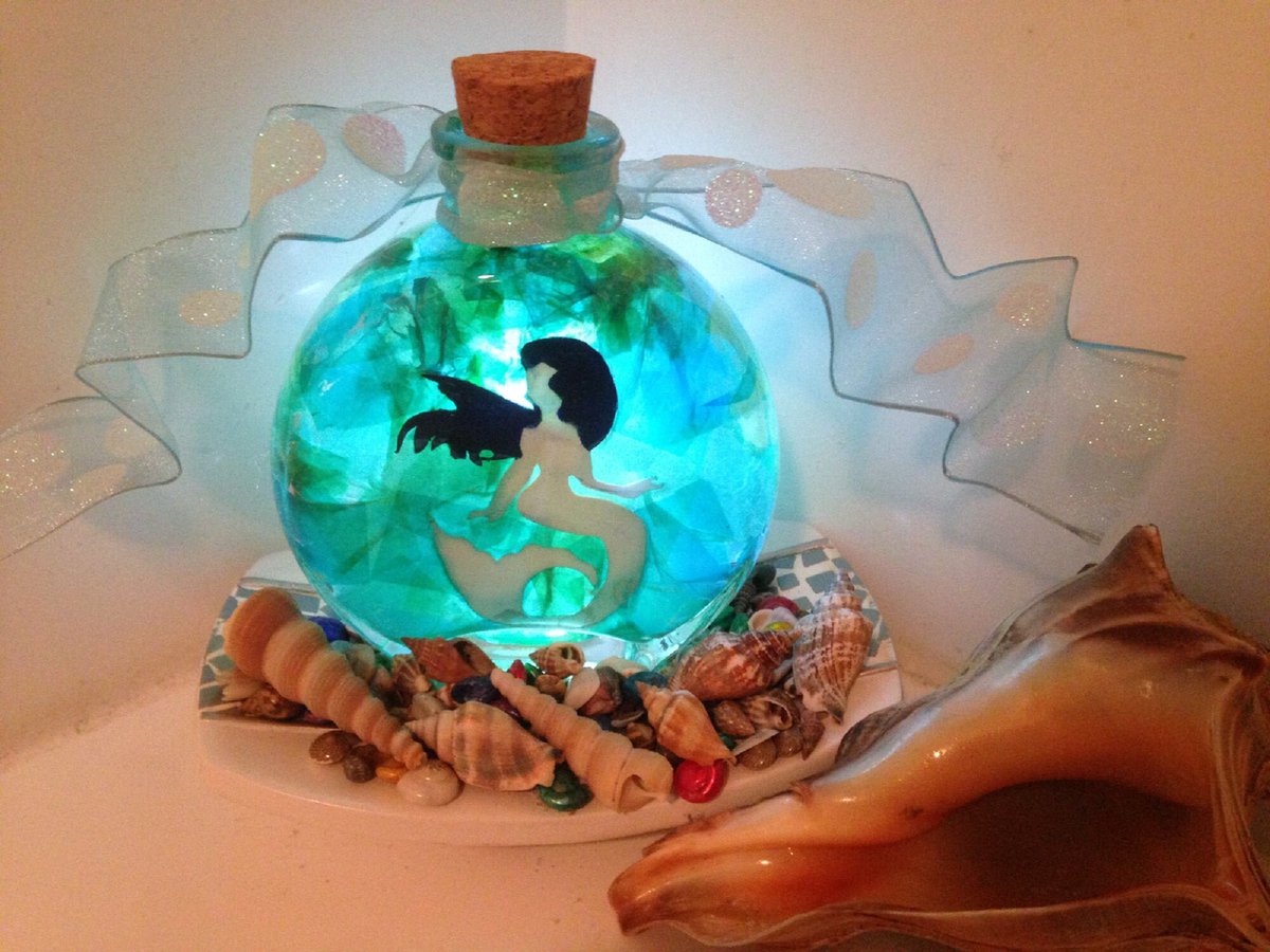 QueenPlot's tweet photo. Sharing another one of my favorite creations from my #etsy shop: the whimsical Sitting Mermaid Light https://t.co/ZWk3jjrVEU #mermaid #mermaidlight #underthesea #oceanlight #oceandecour #mermaiddecour #mermaidmagic #fairylight #thelittlemermaid https://t.co/TLAwSaRbU1