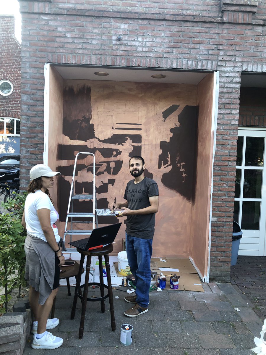 Kleppermenneke's tweet photo. De Mexicaanse kunstenaar José Luis Galván is druk bezig met de schildering die hij wil nalaten aan
Esbeek. De “artist in residence” doet dat in de nis van de gevel van café Schuttershof.

#Esbeek #Schuttershof https://t.co/UQfYOVuLik