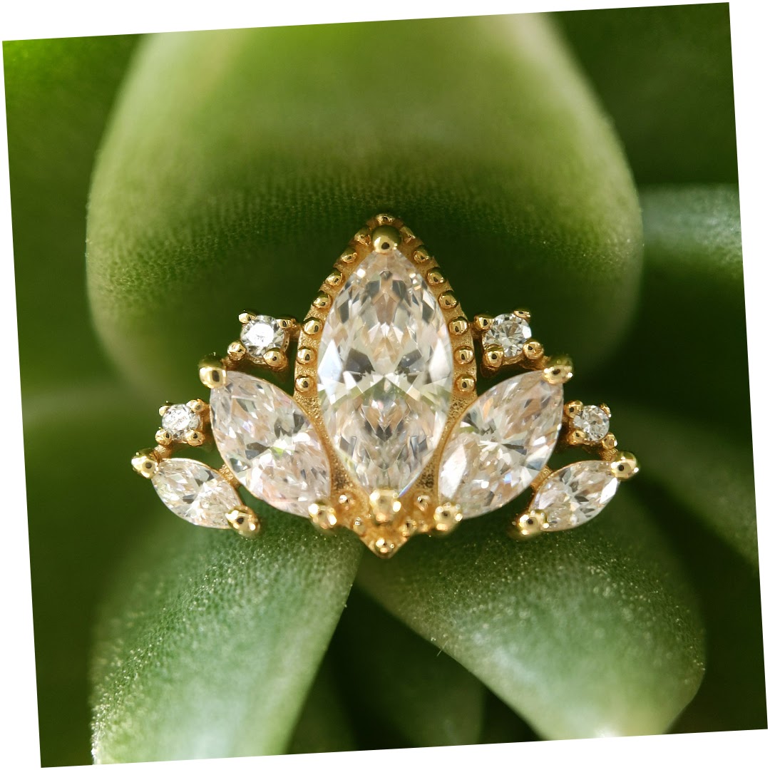 ShopSuwany's tweet photo. 📷 𝑸𝒖𝒆𝒆𝒏 𝑵𝒂𝒗𝒆𝒆𝒏 • @Junipurrjewelry •
en Or 14k idéal pour #conchpiercing
•
•
•
#earpiercing #piercing #conchpiercing #conch
#flatpiercing #flat #marquise #jewelry #piercingjewelry #leroifinejewellery #earcuration #curatedear #kahunastudio #cannes https://t.co/aP81Jk2ZnP