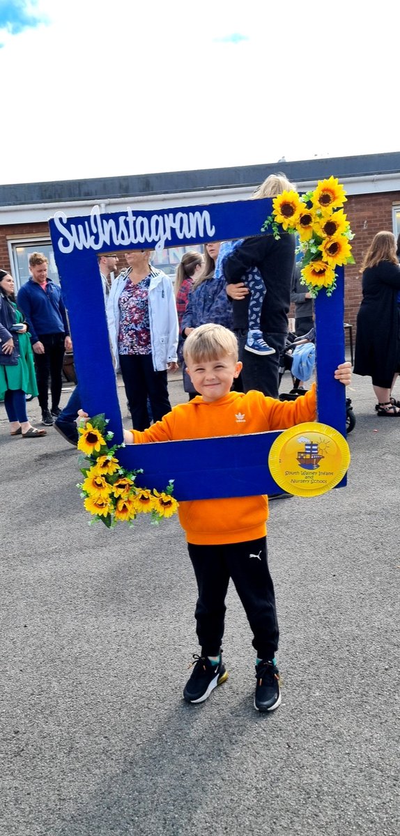 nicmallimac's tweet photo. Ronnie had such a fab day at #swinfest posing for his #swinstagram pic #SWINS @southwalneyinf #nanasboy https://t.co/uQeQvNblfh