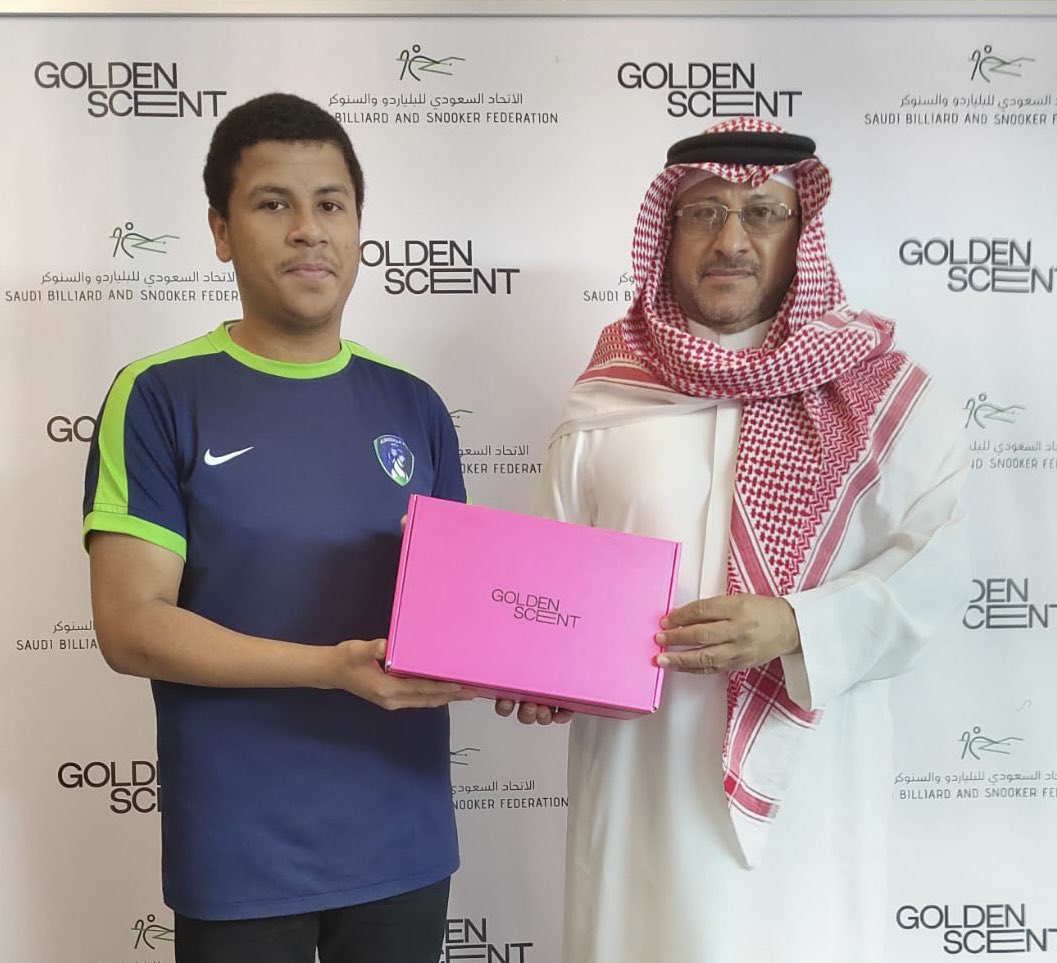 alshullaclub's tweet photo. 🎱 تكريم اللاعب طلال العنزي بمناسبة حصولة على أفضل لاعب بالجولة للعبة البلياردو وتم تكريمه من قبل رئيس الإتحاد السعودي للبلياردو والسنوكر الدكتور : ناصر الشمري 

بالتوفيق يا بطل 💚💙🤩 https://t.co/PWG4fRg7gX