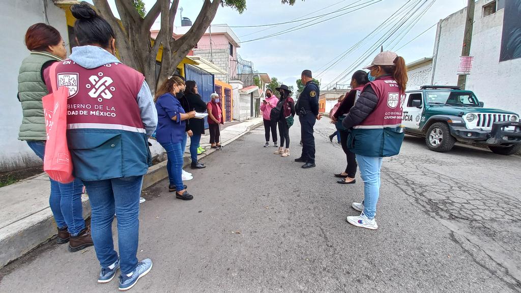 GobiernoTlahuac's tweet photo. 👮♂️👮♀️🚔|Orientamos la estrategia #CiudadSegura del @GobCDMX/@Claudiashein
Hoy en #AsambleaVecinal en Col. #LasPuertas y #Zacatenco, San Fco. Tlaltenco.
Con @SSC_CDMX, informamos acerca de este plan de fortalecimiento de la seguridad y en Tláhuac. 👉https://t.co/RpU69lha77 https://t.co/5drzsFZqEq