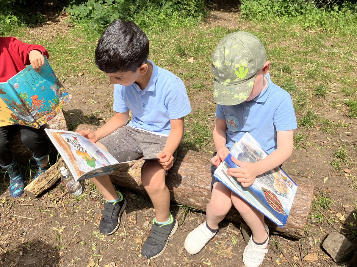 PentrerGraig's tweet photo. Rockets really enjoyed choosing a book to share with Rainbows out in the sunshine βοΈπ#pgplit https://t.co/GOhvU8izxr