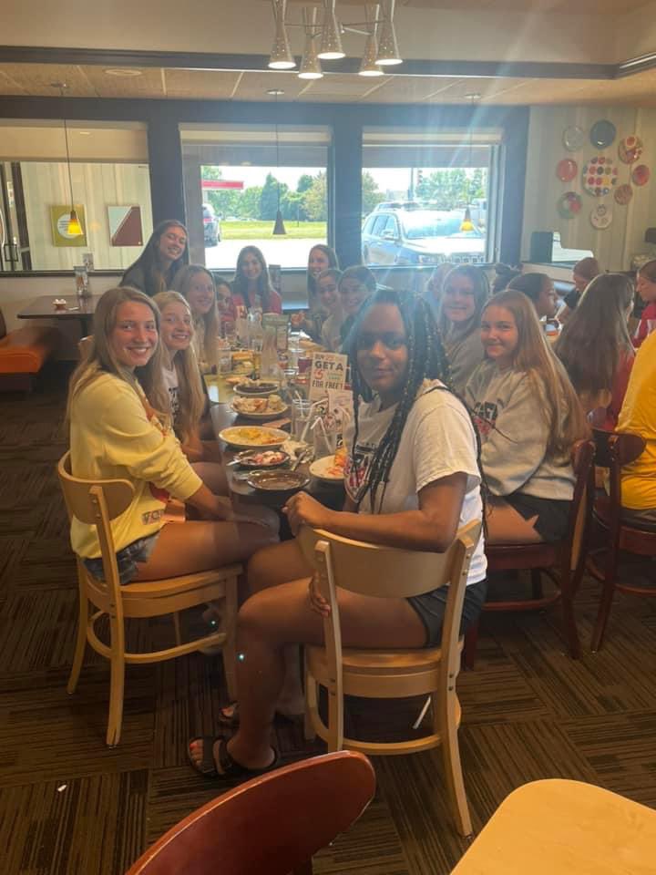 fd_softball's tweet photo. Big Dodger thanks to Lorrie and Jon Davis for our Regional Final game day breakfast and Nick Lara and Troy Bennett for our post game dinner!! We appreciate all the love and support from you guys!❤️ #defendnothing #statebound https://t.co/Ft0om1TeW7