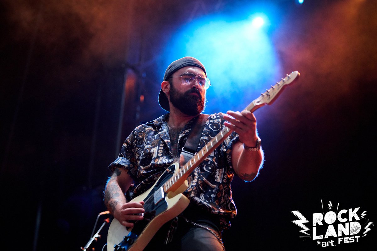 ¡¡ #ENORMES !! <a href="/Desvariados/">Desvariados</a> haciendo #Vibrar la plaza de Santo Domingo de la Calzada!!

🔥 ¡¡ BRUTAL DIRECTO - #RockLandArtFest 🔥