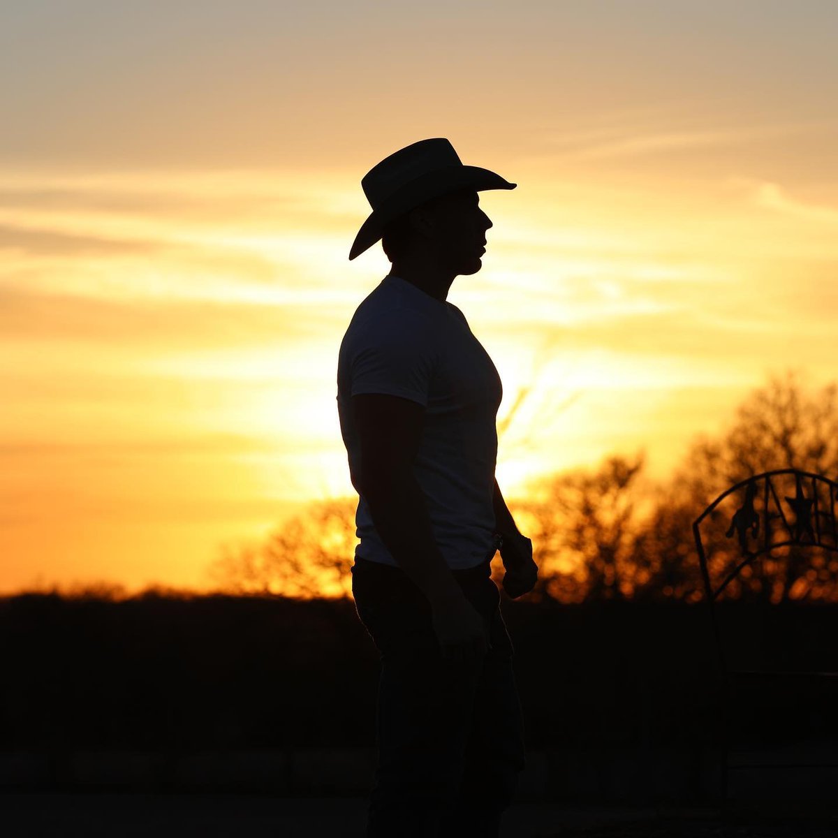 DillonSteen's tweet photo. TONIGHT! Xavier Joseph at The Monkey Bar in Galveston! #straighttoyou https://t.co/mlUdGDEY0Q