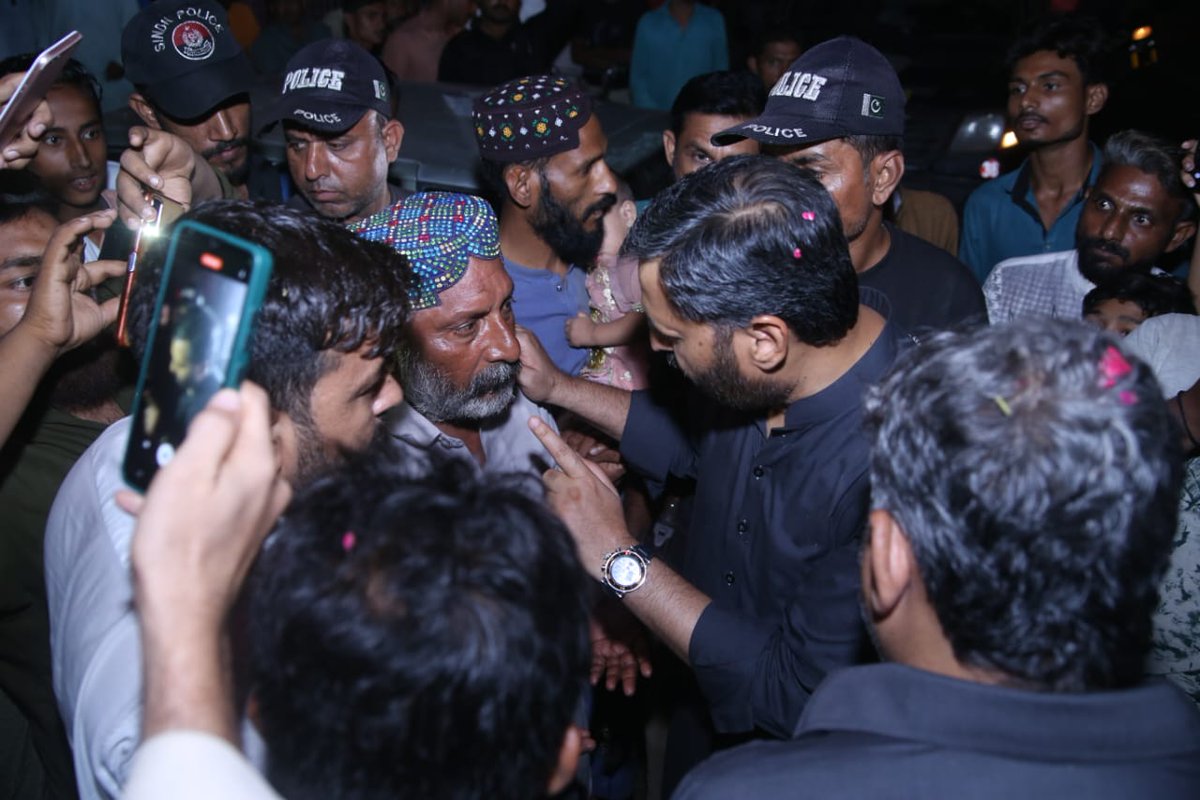 MQMPUpdates's tweet photo. چیئرمین پاک سرزمین پارٹی سید مصطفی کمال کا حیدرآباد میں مختلف الیکشن دفاتر کا افتتاح -

#PSP #MustafaKamal #Karachi #Pakistan #Hyderabad https://t.co/dcbBZOxNLR