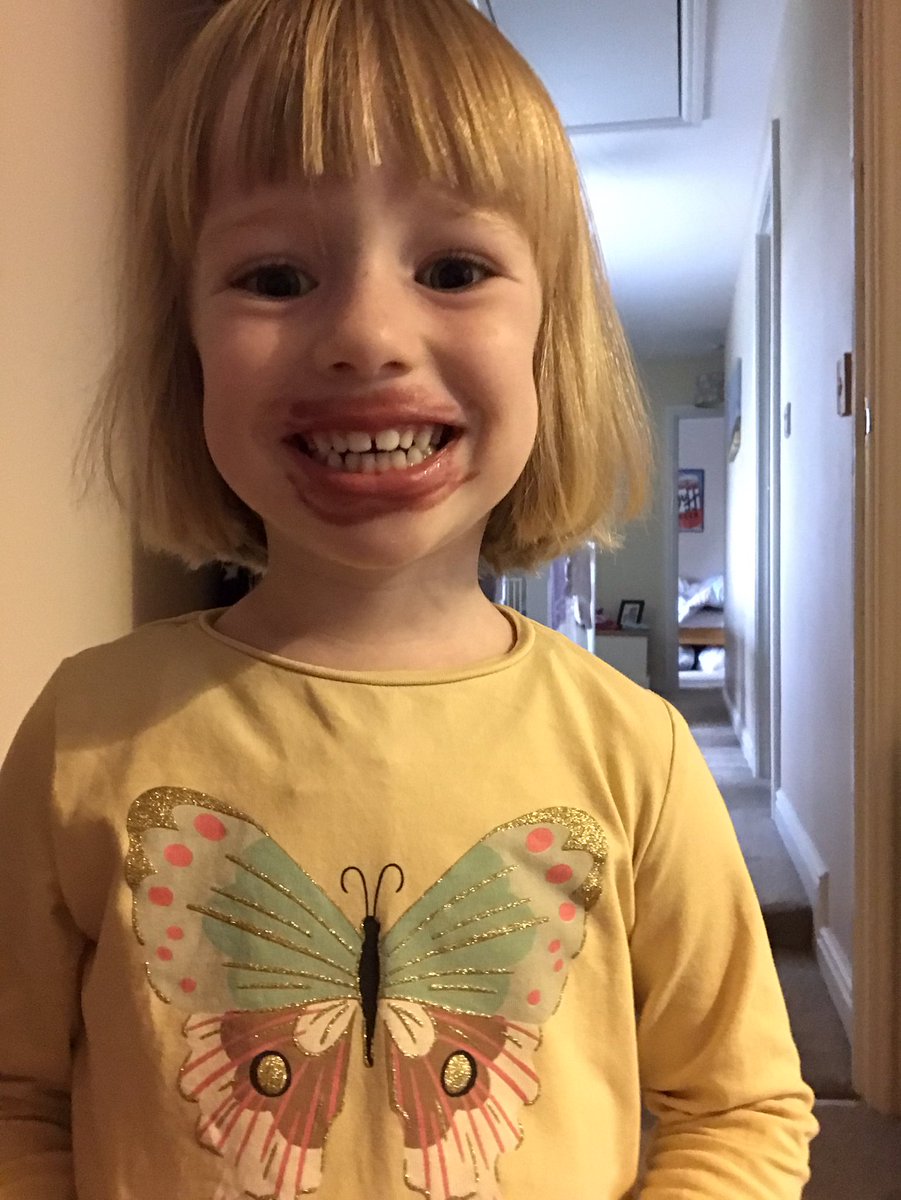 raquelrat's tweet photo. Sophie borrowed my lipstick earlier https://t.co/qj7Yi4eJe7