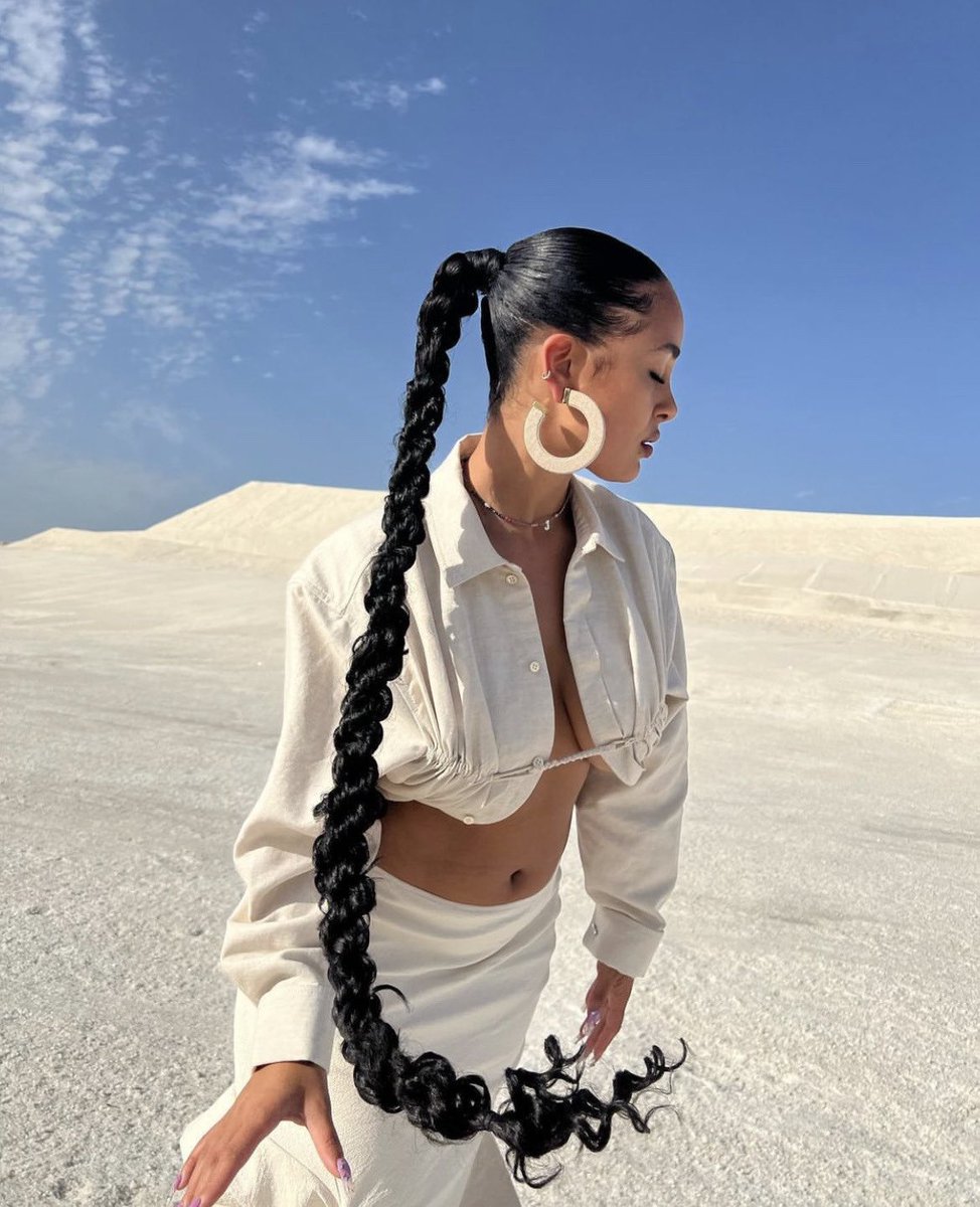 StreetFashion01's tweet photo. Jorja Smith for Jacquemus (2022) https://t.co/k9dXBWDDwB
