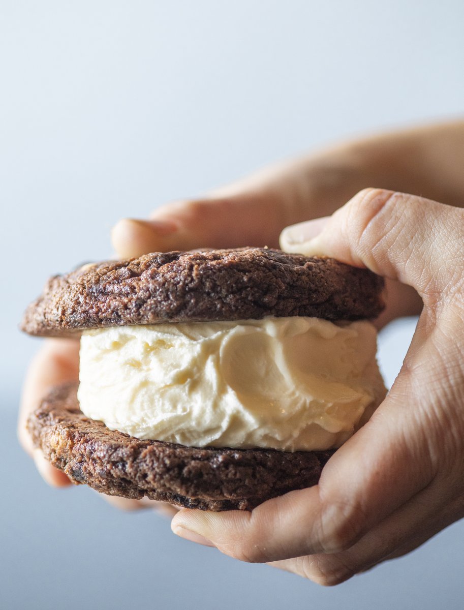 ginos_la's tweet photo. On a hot summer day, try our handmade ice cream sandwiches.   The perfect way to cool off.  #weallscreamforicecream #desserts  #coolsummerfun #gettwo #ginoseast #ginoseastla https://t.co/I2c3v4tRdw