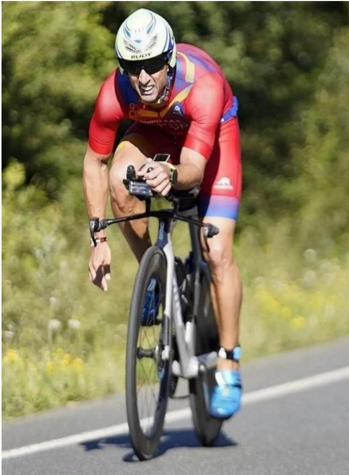 El Comandante de Infantería de Marina D. Rafael Carralero, destinado en el #TercioSur ha hecho historia al clasificarse para participar en el próximo Mundial de #Ironman en Hawai. Es el primer miembro de la Armada en conseguir este hito.

#ValientesPorTierraYPorMar