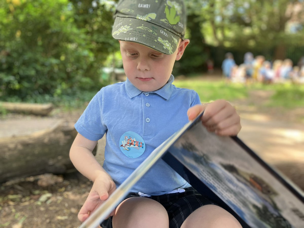 PentrerGraig's tweet photo. Rockets really enjoyed choosing a book to share with Rainbows out in the sunshine βοΈπ#pgplit https://t.co/eP8WrVjkWv