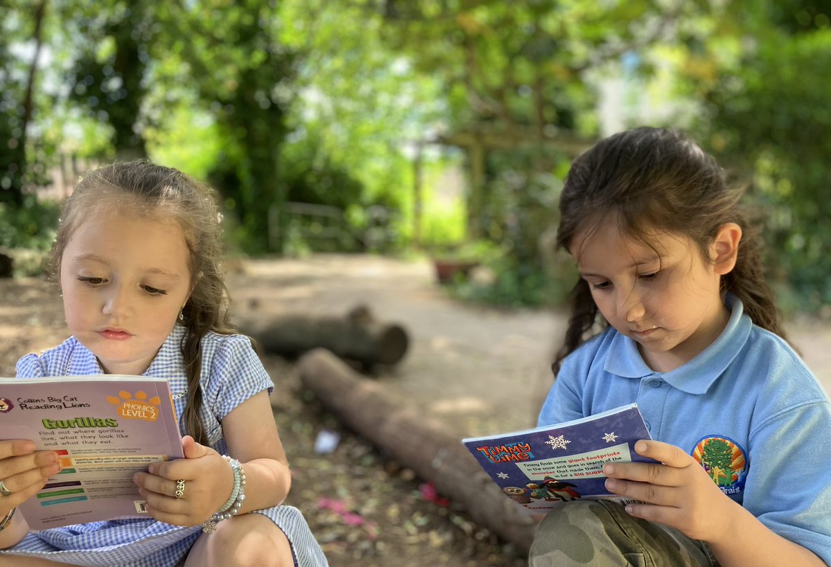 PentrerGraig's tweet photo. Rockets really enjoyed choosing a book to share with Rainbows out in the sunshine βοΈπ#pgplit https://t.co/eP8WrVjkWv