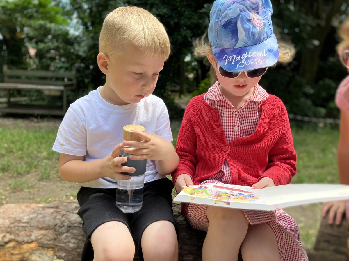 PentrerGraig's tweet photo. Rockets really enjoyed choosing a book to share with Rainbows out in the sunshine βοΈπ#pgplit https://t.co/onFZarhxUI