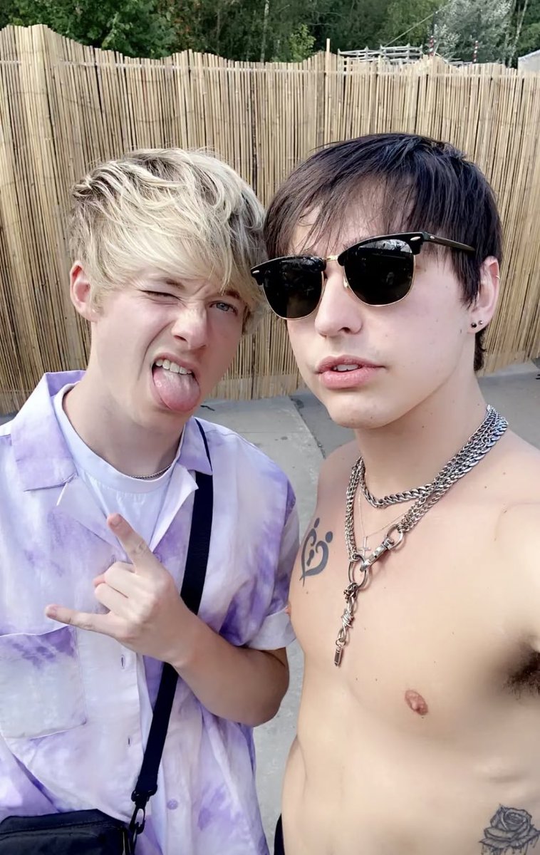 Retweet if u love sam and colby <a href="/SamandColby/">Sam and Colby</a>