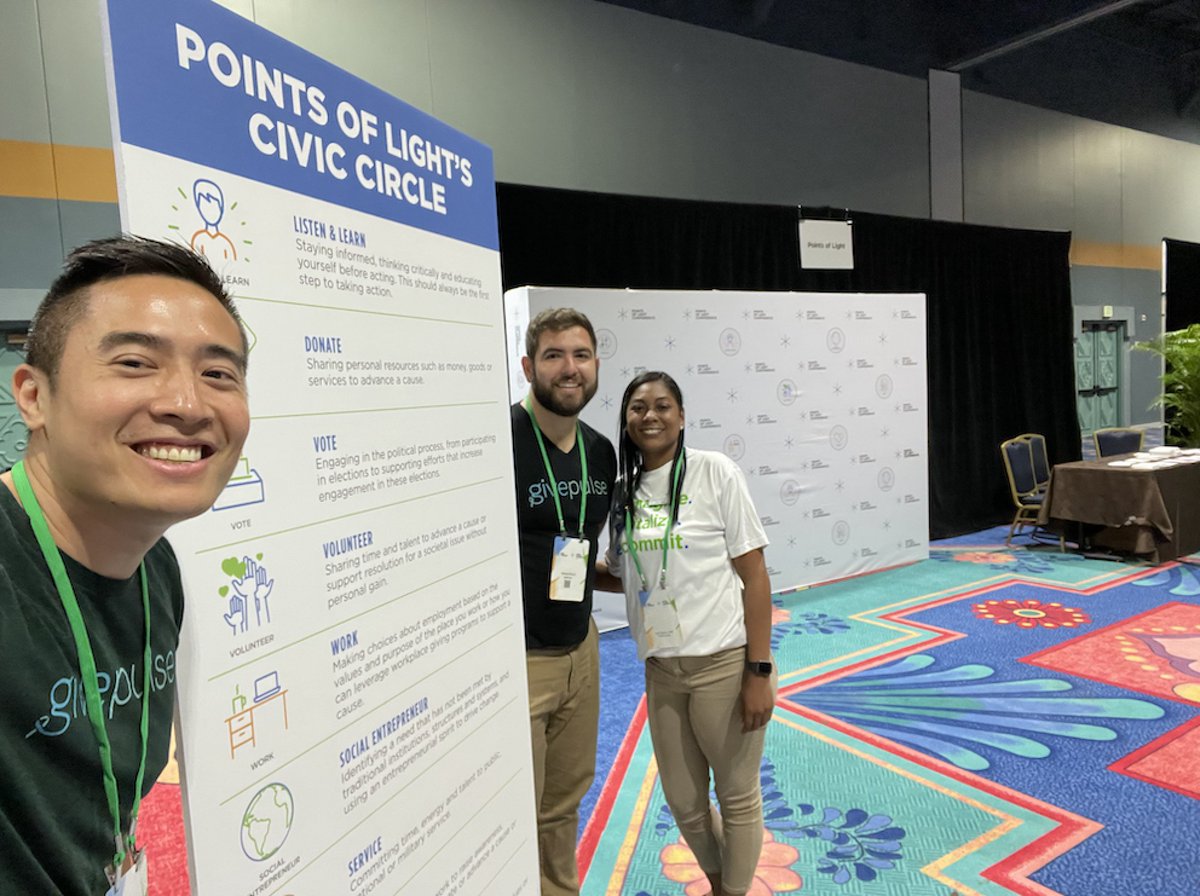 givepulse's tweet photo. 2/2 #PointsofLight22 last minute selfies @pointsoflight w/ new friends #NSAVolunteers and excited for #PointsofLight23 @visitchicago hosted by @HOSCServes @GivingDuPage @chicagocares @VolCenterHelps https://t.co/LtErRt7S7l