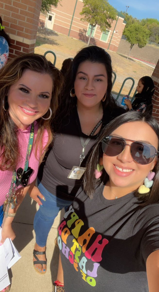 mrsaleeh_'s tweet photo. It was a pleasure working with these ladies during summer school! @alynt91 @mbarboox  #missingashley #meadsummerschool https://t.co/aaqos9xykc