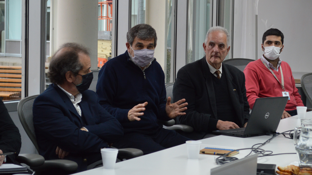 Autoridades de la Gerencia de Vinculación Tecnológica del <a href="/CONICETDialoga/">CONICET Dialoga</a> visitaron el #CONICET #LaPlata. 
Mantuvieron reuniones de trabajo con la directora y el vice del organismo y con representantes de la <a href="/unlp/">UNLP</a>, y recorrieron las instalaciones de Y-TEC: bit.ly/3ckkmTx