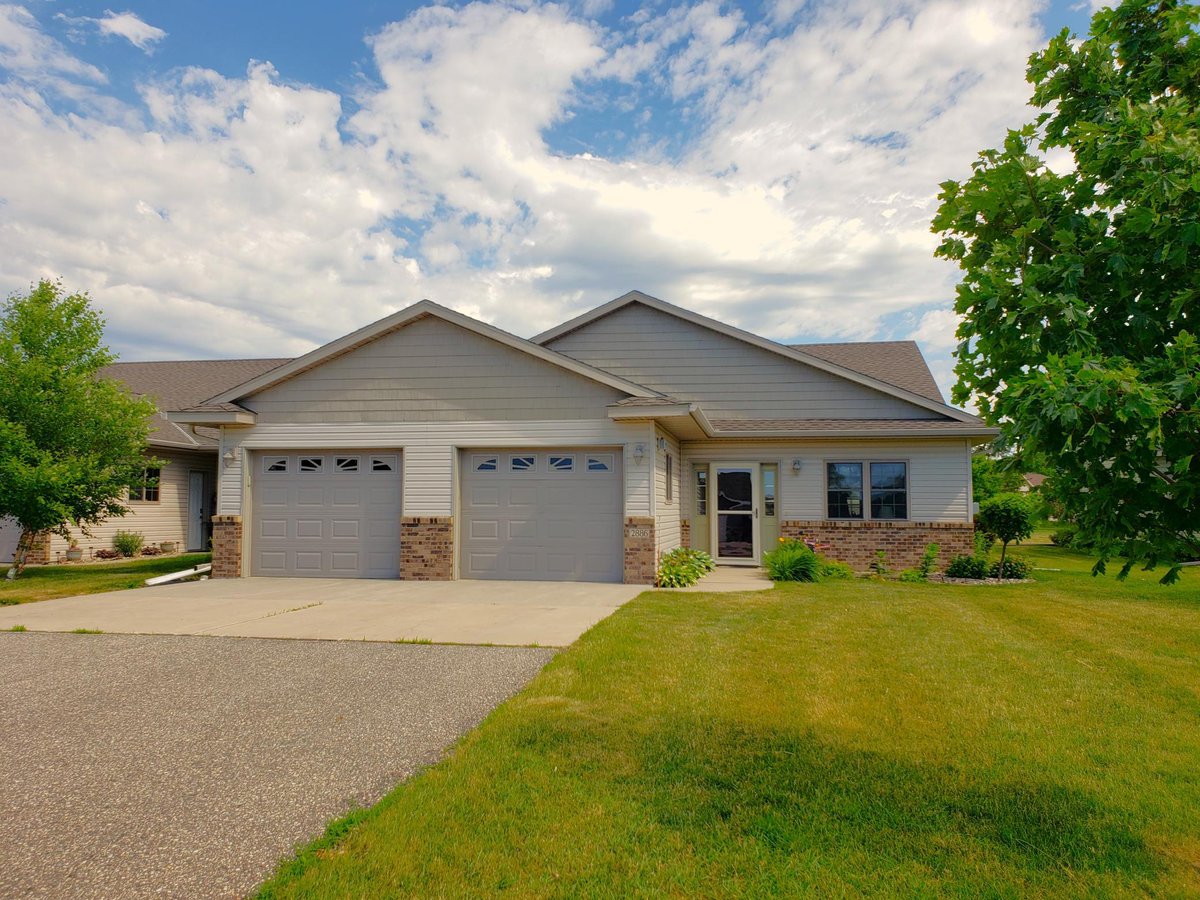 melshomes88's tweet photo. Give your life a fresh boost with a home upgrade. Is this the one?  #homesforsale  https://t.co/mJgQbuQYr9 https://t.co/bX4nuS6Kfe