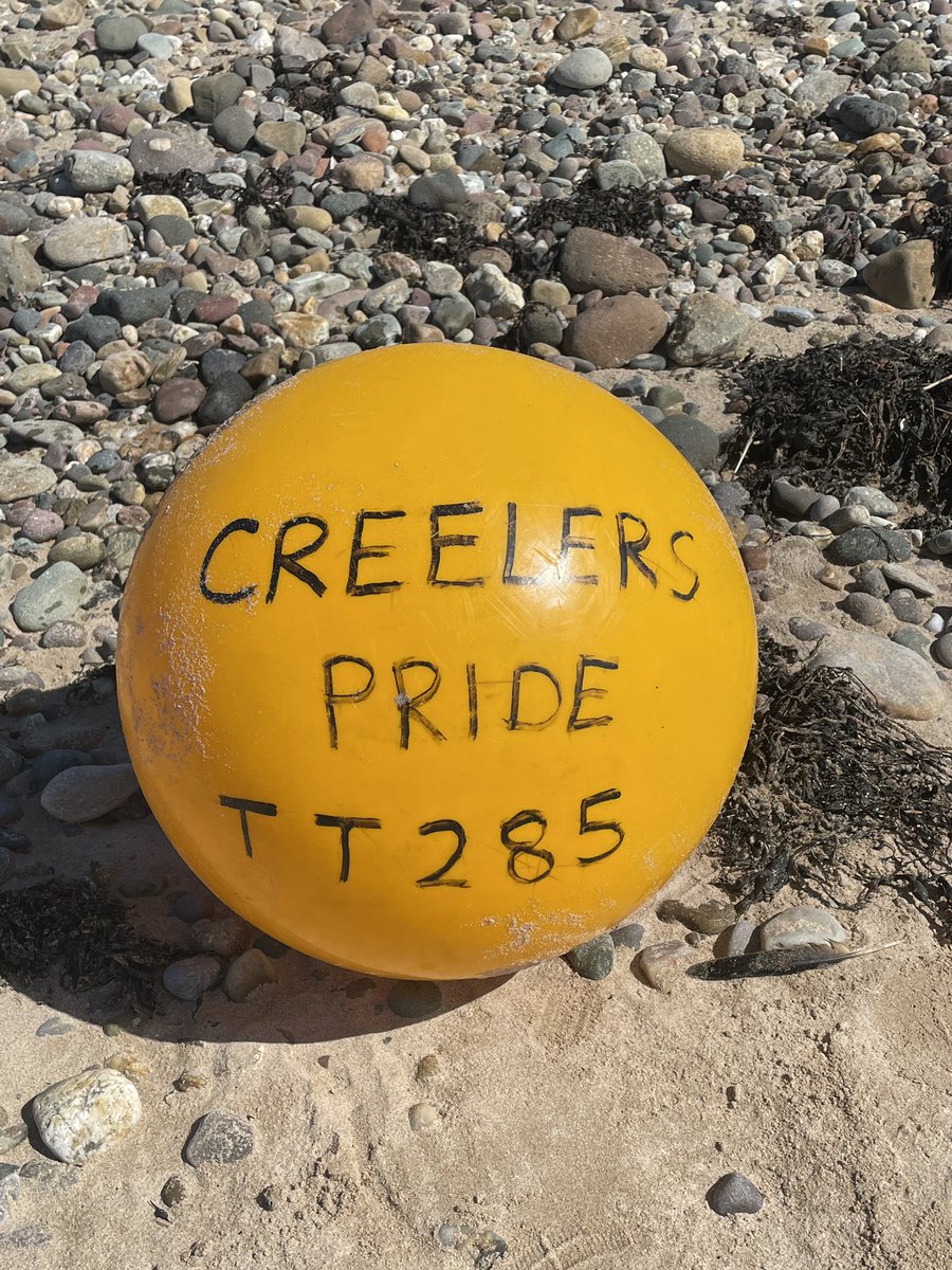 BeachVagabond's tweet photo. This Big #Buoy from #TT285 #CreelersPride #Tarbert came ashore this week. #2minutebeachclean #MarineLitter #OpenLitterMap https://t.co/NhPpsIN7nO