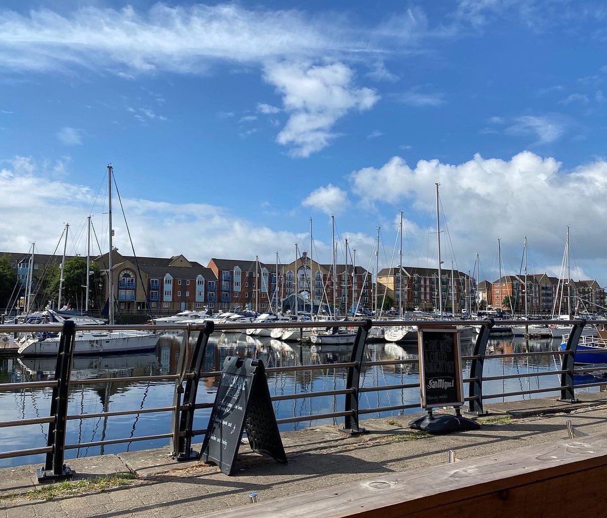 holstervegas's tweet photo. What an incredible day off !!! A trip to Swansea to see my good friend JP who doubled up as the best tour guide! My very first visit to @JoesIceCream which was so good , and the sun was shining #perfect #swansea #bestdayoff https://t.co/wgRkZMngEv