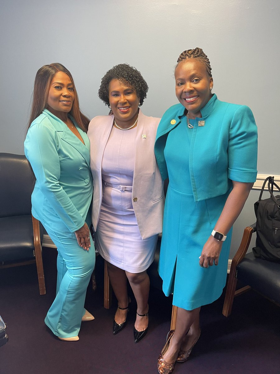 RCShackleford's tweet photo. FAITH GOES TO THE STATEHOUSE
After a wonderful IBE Corporate Luncheon; was happy to take @Faith4Recorder, our next Marion County Recorder, on her first tour of the Statehouse.
#buildingthebench https://t.co/miS9c5FLMi