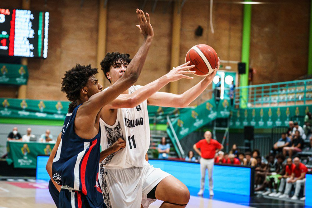StevieCozens's tweet photo. 7’0 big Julius Halaifonua. 
The 2025 big showed his great touch, feel, fluidity and shooting range on his way to averaging 12.8 pts and 9.5 rbds. 

Julius exhibited why he is a high-major prospect already, with some world-class performances. https://t.co/ybEkARkurU