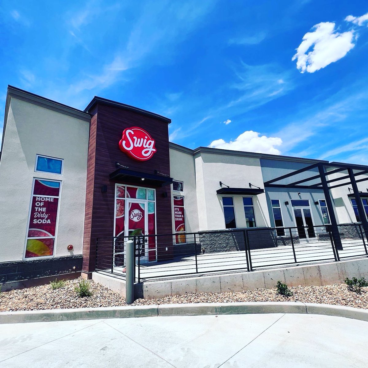 jmips's tweet photo. Swig’s grand opening at 1216 S Bluff is in full swing! And we are almost as excited as their first customer! Get your free 🍪+🥤today & tomorrow! #commercepointe #swignsweets #swigdrinks #stgeorgeutah #jmips https://t.co/7VBNXzBCOv