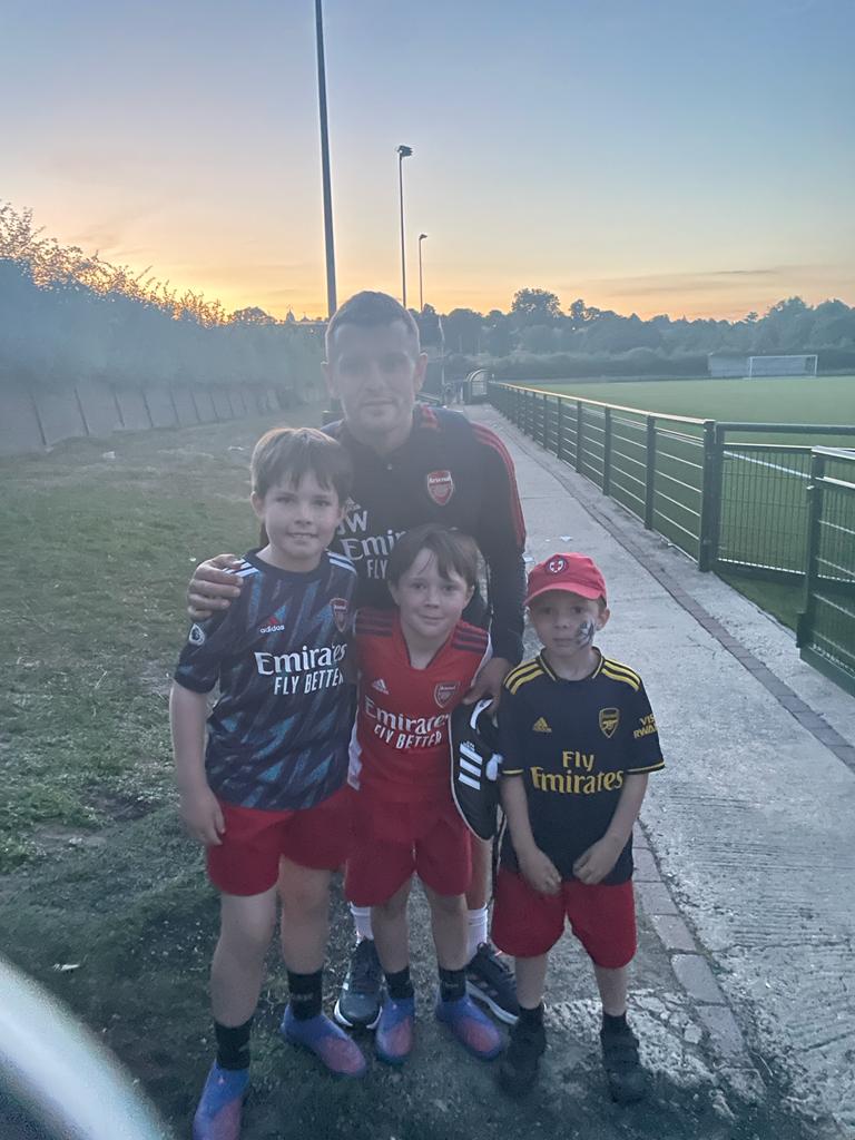 Thanks for the photo <a href="/JackWilshere/">Jack Wilshere</a> the boys were delighted to meet an <a href="/Arsenal/">Arsenal</a> legend #gentleman