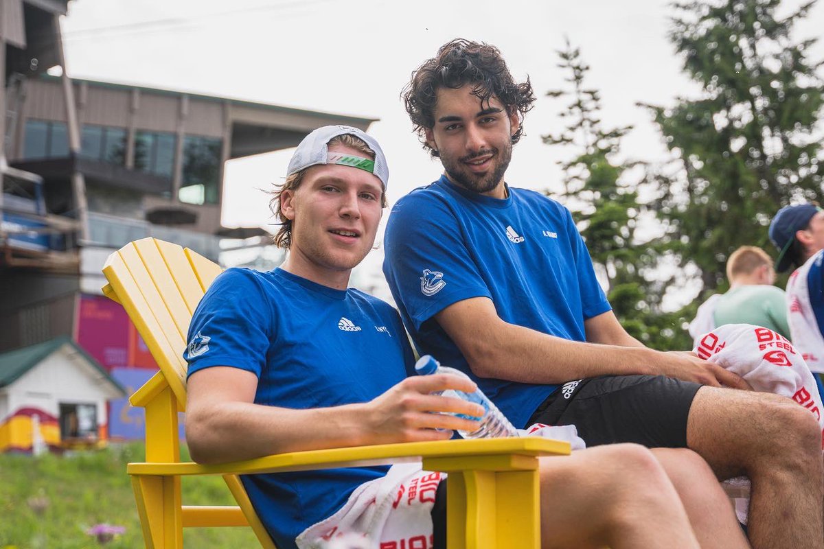 Canucks's tweet photo. Still smilin’ at the top 😃🏔

@ToyotaPacific | #Canucks https://t.co/WYuza7BQX8