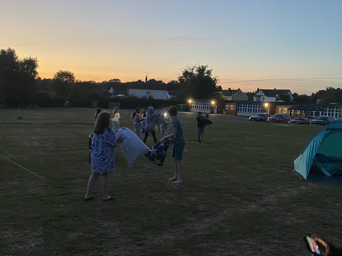 Let the pillow fights commence #wasntbedtimeanhourago