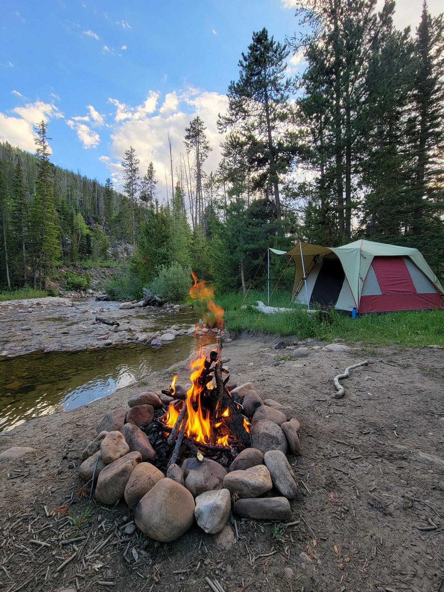 RecursionPharma's tweet photo. Our #SLC #Recursionauts are lucky to have easy access to Utah’s 5 incredible national parks – but its neighboring states also boast some of the best views in the US. Many of our team members unplugged from work last week by exploring the beauty of the west. #OutsideRecursion https://t.co/OZJHPZnabs