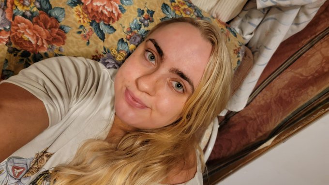 hi sugar <3 sittin' pretty at granny's. just thinking about my old beta fish, Chunk. he was toooo cute<a href="/tag/braless"class="tags"><span>#braless</span></a><a href="/tag/lingeriemodel"class="tags"><span>#lingeriemodel</span></a><a href="/tag/hotmodel"class="tags"><span>#hotmodel</span></a>