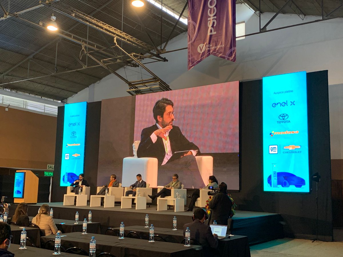 PluzEnergia's tweet photo. Nuestro Head de Sostenibilidad, @AlessioFasano, comenta desde la #ElectroTransporte⚡🚗 sobre el papel del bienestar social y el desarrollo económico en la #TransicionEnergetica, necesaria para un Perú más sostenible 🇵🇪 https://t.co/8yxD7lpJPh