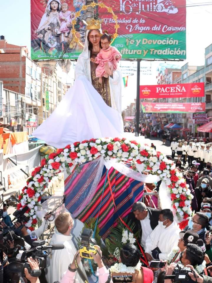 JannetMayta's tweet photo. #ElAlto
#EnImágenes | Así se desarrolla la fastuosa entrada de la zona 16 de Julio en honor a la Virgen del Carmen https://t.co/GOMDuLYyE3