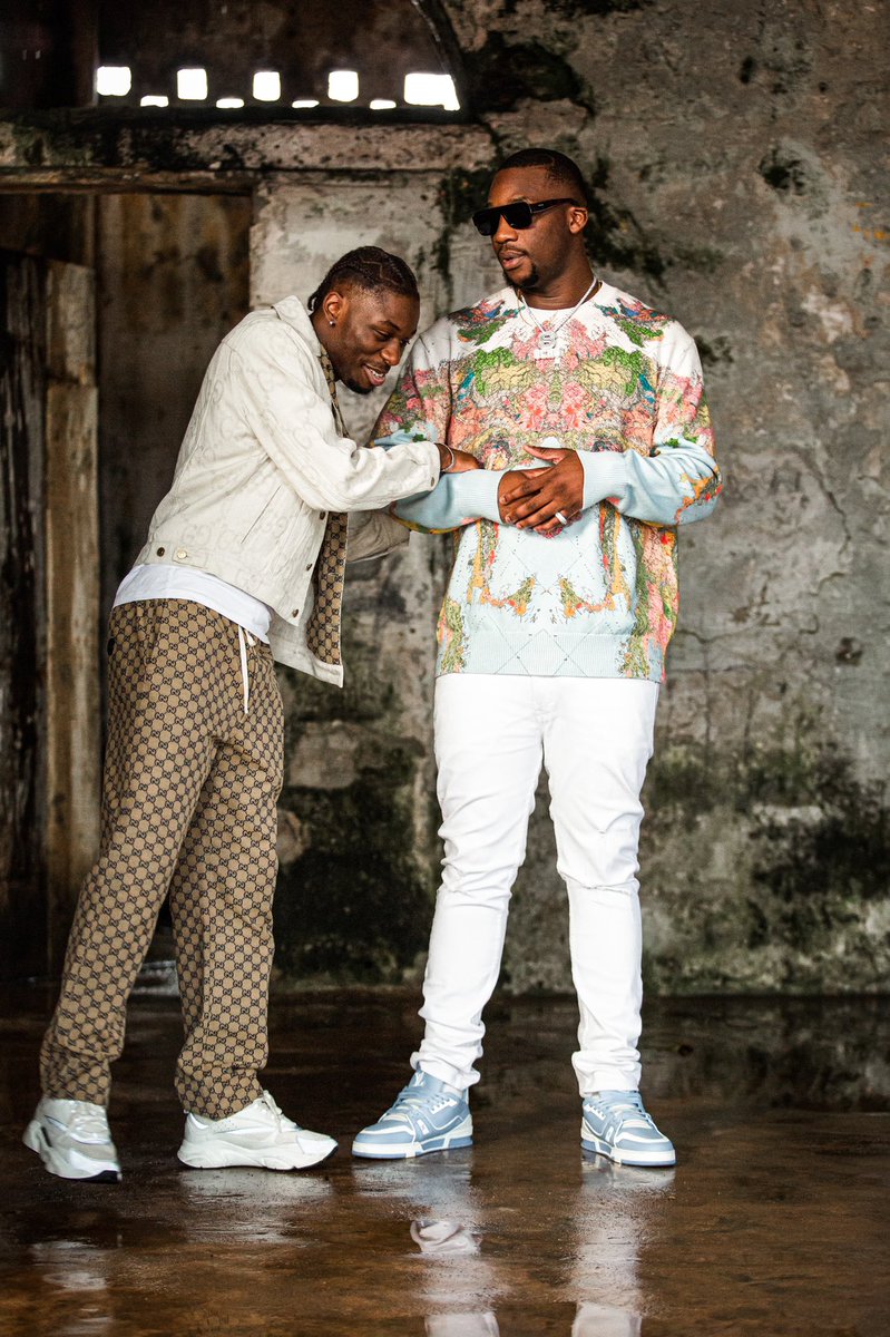 les_punch's tweet photo. SDM et TIAKOLA pendant le tournage de leur clip en Côte d'Ivoire 🇨🇮
📷 @gelo_graphie https://t.co/6mNpotTO3I