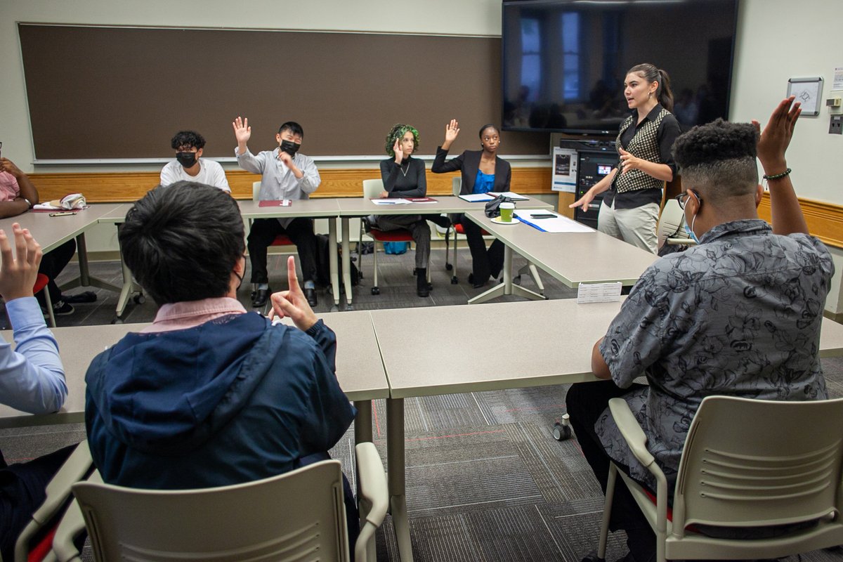 UChicago Civic Engagement tweet media