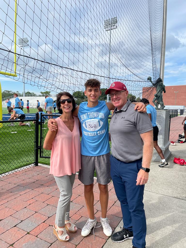 Max59014772's tweet photo. Splendite visite al camp 💯🏈🔝 .
Francesco con Laura e @dan_pippin
🙏🙏🙏 https://t.co/at2zGbVQv2
